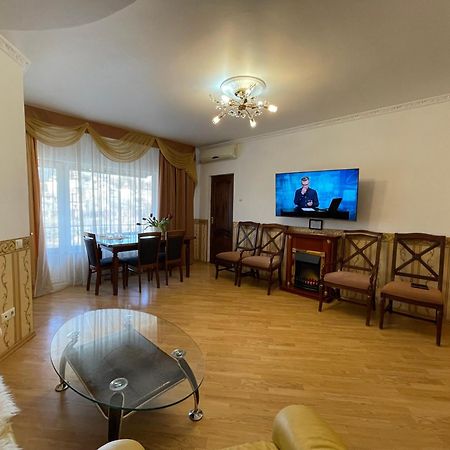 Gusarskiy Hotel And Apartment Kiew Exterior foto
